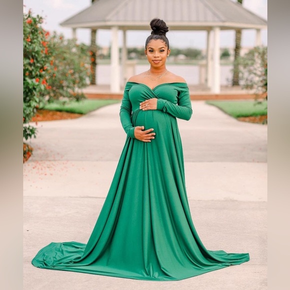 Green Maternity Off Shoulder Gown for Baby Shower or Photo Shoot - Picture 4 of 8